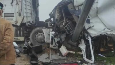 İZMİR'DE TREN KAZASI