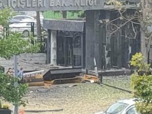 Ankara’da İçişleri Bakanlığının Kızılay binası önünde 2 terörist sabah saat