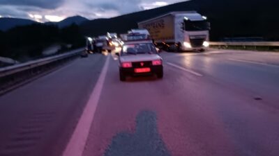 Bu gün akşam saatlerinde İzmir Çeşme otoyolu üzerinde seyir halindeki