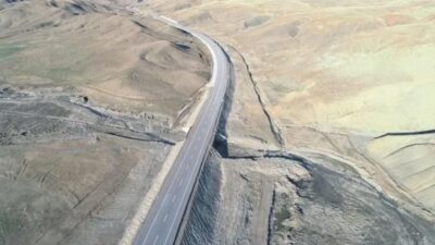 Sarp dağlar aşıldı Şırnak ile Van’ı birbirine bağlayacak tünelde ışık