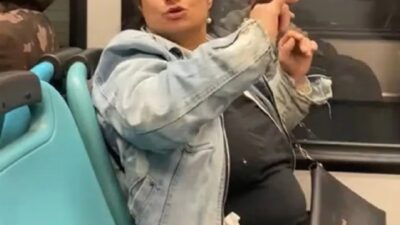 Bursa’da alkollü kadın metroda yolculara saldırdı! O anlar kamerada… Akşam