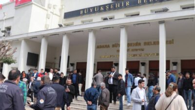 Adana’da belediyeye silahlı saldırı: Zeydan Karalar’ın özel kalem müdürü öldü