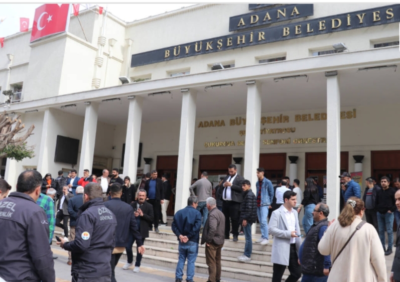 Adana’da belediyeye silahlı saldırı: