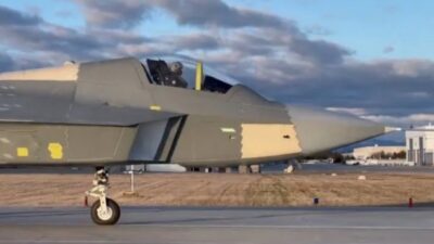 Pistten teker kesmesiyle dünyanın gündemine oturan milli muharip uçağı KAAN