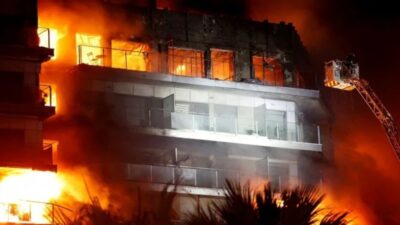 İspanya'nın Valensiya kentinde bir Dairede çıkan yangın kısa süre içerisinde