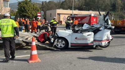 İzmir'in Bayraklı ilçesinde korkunç kaza meydana geldi iki tırın arasında