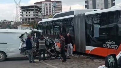 Gaziantep'in Çevre Yolunda Korkutan Kaza Neyse'ki Can Kaybı Yaşanmadı.