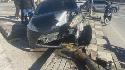 Gaziantep'in Şahinbey İlçesinde Korkutan Trafik Kazası Araç Hurdaya Döndü Kazada