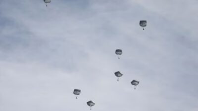 ABD, Gazze'ye ilk yardımını havadan İndirdi.