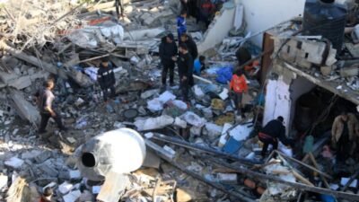 İsrail ordusu bugün de Gazze'de yardım bekleyen Filistinlilere ateş açtı,