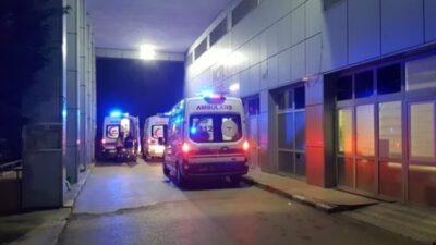 Kocaeli'nin Derince ilçesindeki bir evde doğalgaz sızıntısından etkilenen anne ve