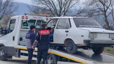 İnegöl ilçesinde sürücüsünün ‘dur’ ihtarına uymadığı otomobil, 15 kilometrelik takiple