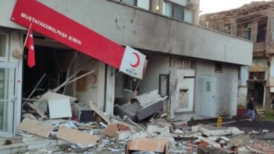 Mustafakemalpaşa ilçesinde 4 katlı otelin kazan dairesinde patlama oldu. Patlamada