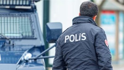 İstanbul Zeytinburnu'nda kar maskeli silahlı şüpheliyi polis bacağından vurarak yakaladı.