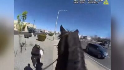 ABD’nin Alburquerque kentinde atlı polis ekibinin, suçüstü yaptıkları ve dur