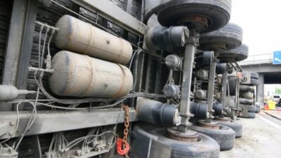 Irak'ta TIR sürücüsünün aracı yoldan geçen öğrencilere doğru sürdüğü, feci