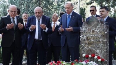 Cumhurbaşkanı Recep Tayyip Erdoğan vefatının 27. yılında MHP'nin Kurucu Genel