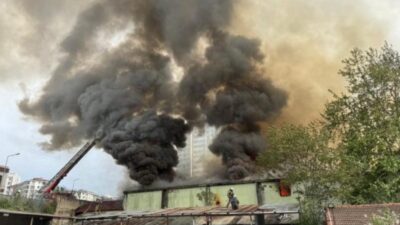 İstanbul Esenyurt'ta kapı üretilen bir imalathanede henüz bilinmeyen bir sebeple