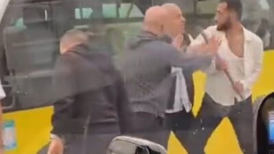 Trafikte yol verme kavgası nedeniyle kavga eden iki minibüs şoförü,