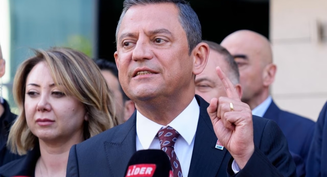 CHP, Özel'in parti içi