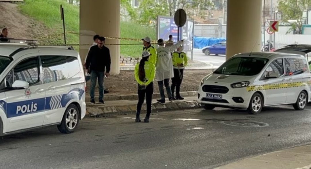 Ümraniye'de, motosikletli trafik polisi