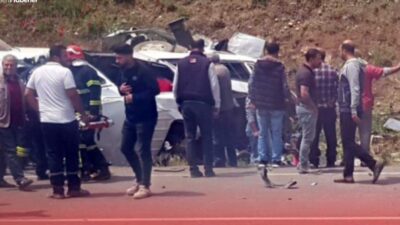 Gaziantep’in İslahiye ilçesinde meydana gelen trafik kazasında minibüsle beton mikseri