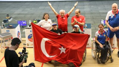 Bursa Büyükşehir Belediyespor Kulübü’nün dünya şampiyonu milli sporcusu Aysel Özgan,