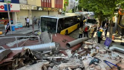 Küçükçekmece Kartaltepe Mahallesinde bir bina henüz belirlenemeyen bir nedenle çöktü.