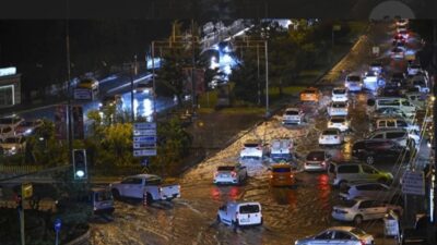 Meteoroloji Genel Müdürlüğü'nün gök gürültülü sağanak uyarısı yaptığı Ankara'da şimşek