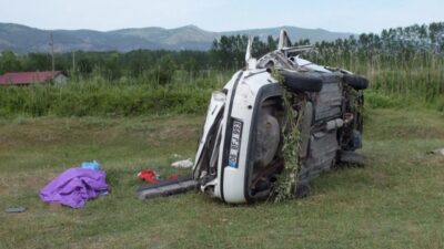 Tokat'ın Turhal ilçesinde şarampole devrilen otomobildeki 3 kişi öldü, 3