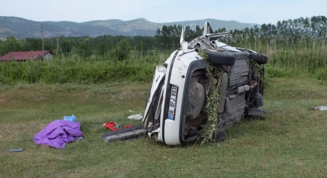 Tokat'ın Turhal ilçesinde şarampole devrilen otomobildeki 3 kişi öldü, 3