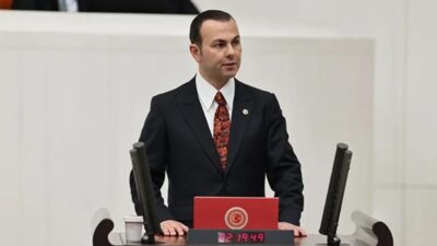 İstanbul Milletvekili Seyithan İzsiz, partisinden istifa ettiğini duyurdu. Böylece İYİ