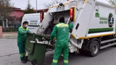 Bursa'da Kurban Bayramı dolayısıyla, "çöpçüye bahşiş" diye bağırarak bahşiş isteyen