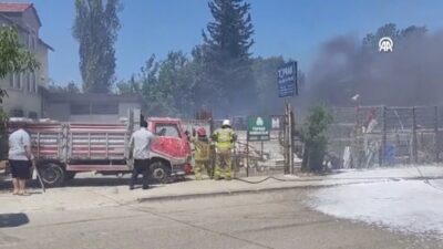 Bursa'nın Orhangazi ilçesinde, hurda ve metal geri dönüşüm tesisinde yangın