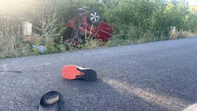 Sivas'ta kontrolden çıkan araç şarampole devrildi. Kazada, 1'i ağır 6