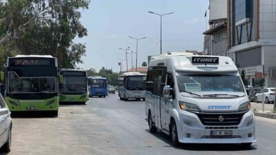 Adana'da nem ile birlikte 50 dereceye varan sıcak havada vatandaşlar