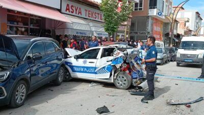 Çorum'da otomobilin 3 araca çarpması sonucu meydana gelen kazada 2'si
