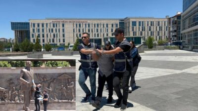 Kayseri'de Atatürk Anıtı'na balta ile zarar verdiği iddiasıyla gözaltına alınan