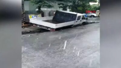 İstanbul'da akşam saatlerinde aniden bastıran sağanak yağmur sonrası yine bilindik