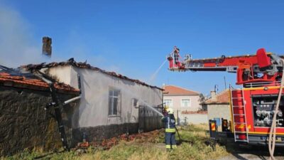 Konya'nın Kulu ilçesinde bir evde çıkan yangında 2 kişi yaşamını