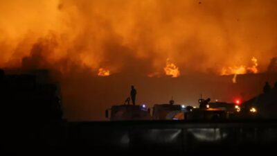 Aydın'ın Söke ilçesinde kağıt fabrikasında yangın çıktı. İhbar üzerine olay