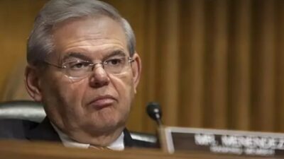 Türkiye düşmanı ABD Senatörü Bob Menendez, rüşvet ve yolsuzluk suçlamalarıyla
