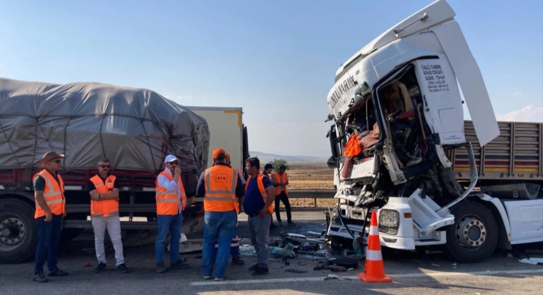 Gaziantep'te 5'i tır 7 aracın karıştığı zincirleme trafik kazasında 1