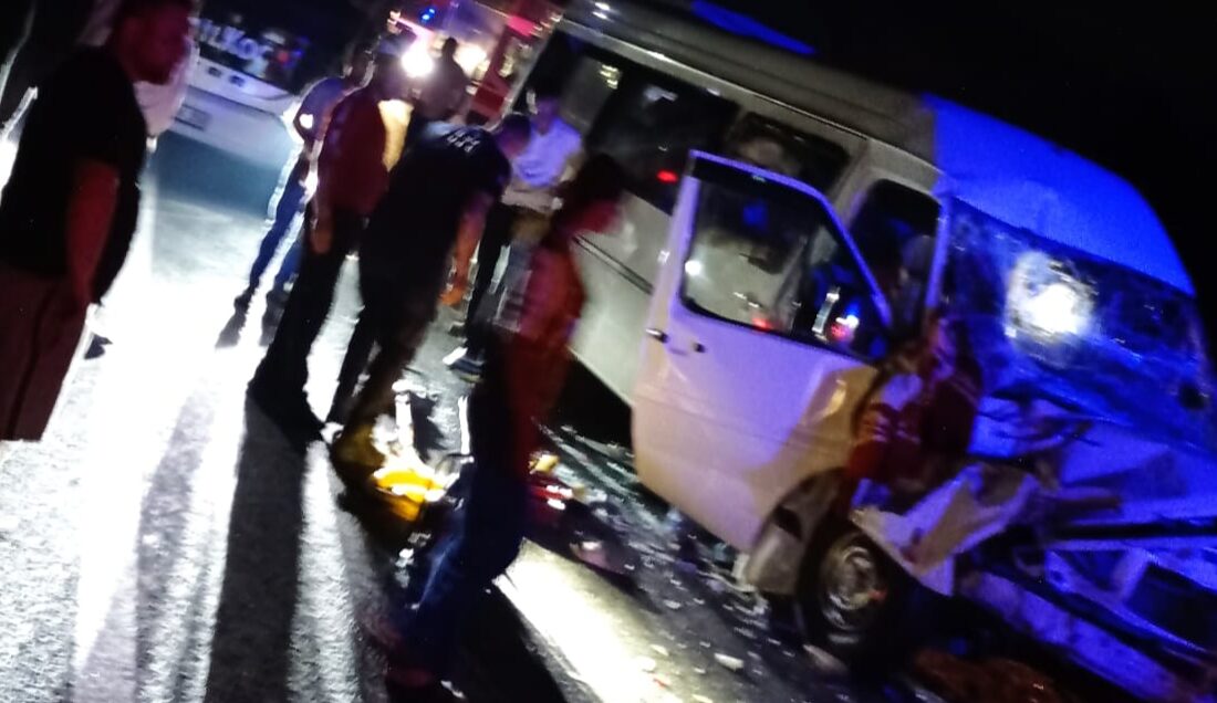 Bursa’nın Mezitler geçitinde dün gece saat 00.14 sıralarında minibüs arkadan