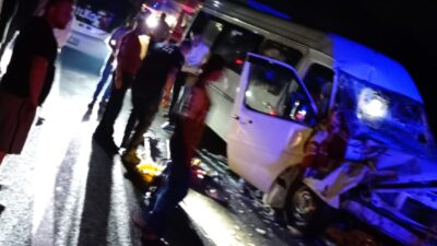 Bursa’nın Mezitler geçitinde dün gece saat 00.14 sıralarında minibüs arkadan