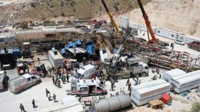 Gabar'da sondaj kulesinin devrilmesi sonucu 3 işçi enkaz altında kaldı.