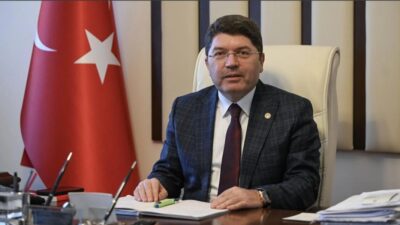 Adalet Bakanı Yılmaz Tunç, Mersin'de bölücü terör örgütü marşı eşliğinde