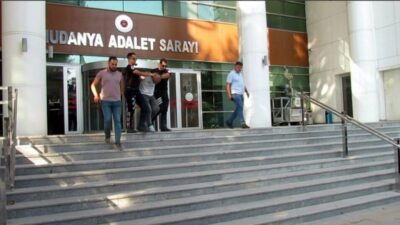 Bursa'da hesaba itiraz eden müşteri, büfe sahibini kalbinden bıçaklayarak öldürdü.