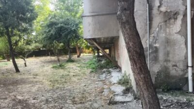 İstanbul Bahçelievler'de yüzlerce kişinin oturduğu sitede binaların cephesinde çatlak, zemininde