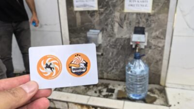 İnegöl ilçesi Muratbey Mahallesi sakinlerinin mahalle meydanında bulunan çeşmelerden su